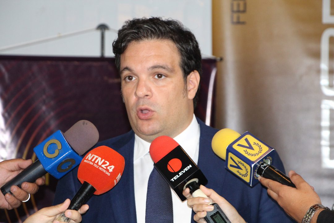 Ricardo Cusanno Ricardo Cusanno señaló que no puede haber ninguna posibilidad de recuperar la economía venezolana, cuya industria trabaja con entre 10% y 15% de capacidad instalada, sin restablecer la capacidad crediticia de la banca.